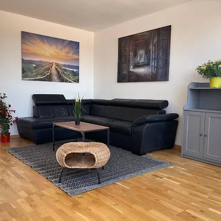 Ferienwohnung Dachgeschoss Fuer 4 Mit Terrasse Wien Exterior foto