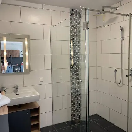 Ferienwohnung Dachgeschoss Fuer 4 Mit Terrasse Wien Exterior foto