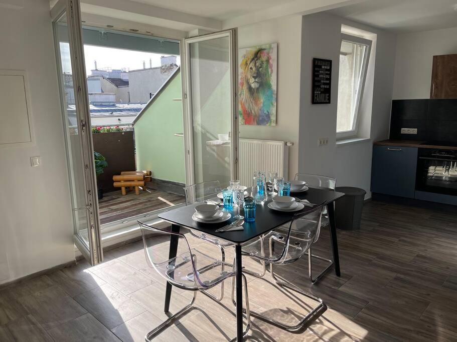 Dachgeschoss Fuer 4 Mit Terrasse * Vídeň