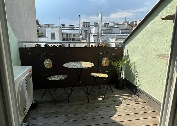 Dachgeschoss Fuer 4 Mit Terrasse